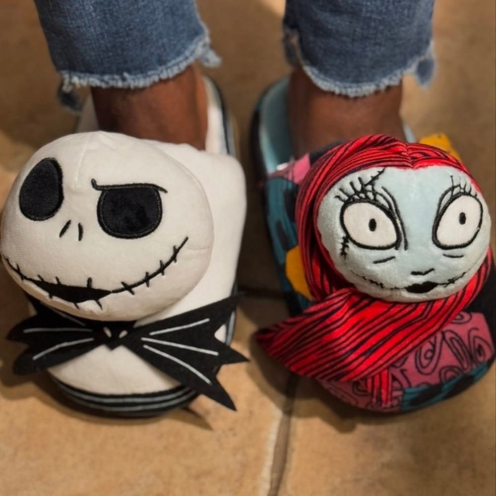 Ground Up Nightmare Before Christmas Jack & Sally Womens Plush Slip-On Slippers‎